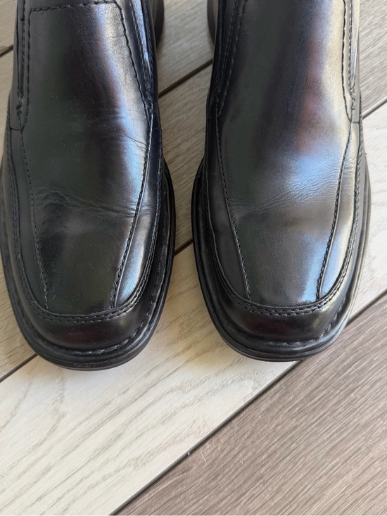 Clarks Black Leather Slip-On Loafers for Men main image 9
